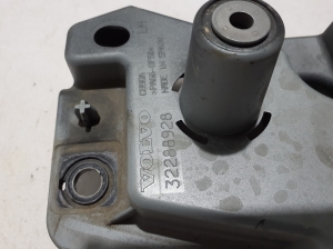 VOLVO XC60 (2017–2026) Front fender bracket 32288928 - 3