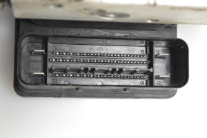 VOLVO V70 II (2000–2007) ABS unit P08671223 - 3