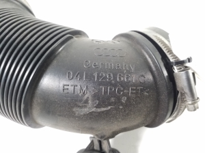 AUDI A4 B9 (2015–2026) Luftansaugschlauch 04L129661C - 2