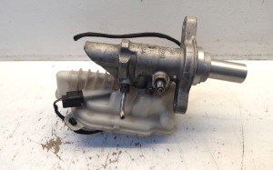 Brake master cylinder - 460913198R
