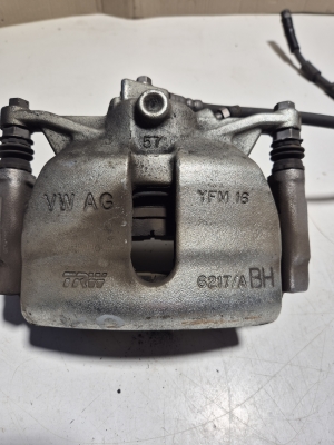 Volkswagen Taos I (2021–2026) Front brake caliper - 2