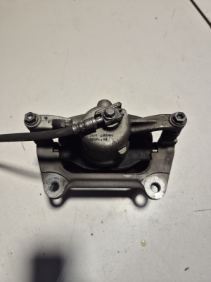 Volkswagen Taos I (2021–2026) Front brake caliper - 4