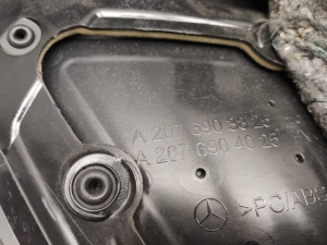 Mercedes Benz E-Class W207 (2009–2017) Tagumise küljeukse polster A2076909225 - 4