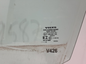 VOLVO XC60 (2017–2026) Priekšējo durvju stikls 32244870 - 2