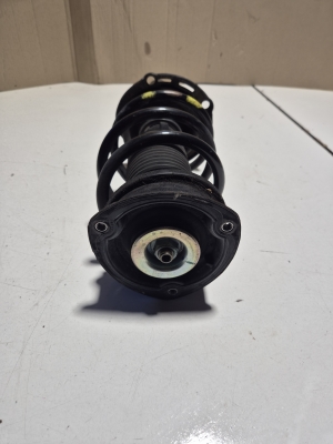 Volkswagen Taos I (2021–2026) Eesmine amortisaator 5QM413024 - 3