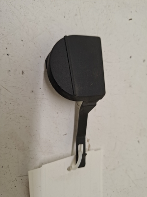 Abdeckung für die Abschleppöse an der Frontstoßstange - P0012682