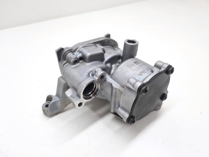 Volkswagen Golf VII (2012–2026) Ölpumpe 04L145208H - 4