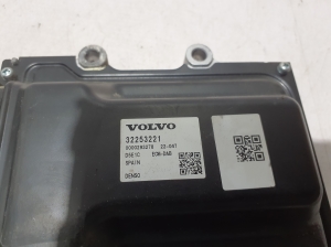 VOLVO XC60 (2017–2026) Engine control unit 32253221 - 4