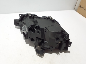 VOLVO XC60 (2017–2026) Esituli 32133544 - 5