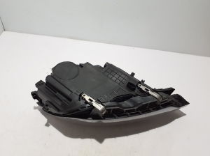 VOLVO XC60 (2017–2026) Esituli 32133544 - 8