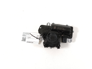   Moteur de fermeture du hayon  - 3V5827887B 