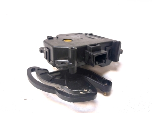 TOYOTA Avensis Verso M2 (2001–2009) Salongi soojenduse klapi mootor 0637008600 - 2