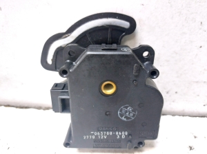 TOYOTA Avensis Verso M2 (2001–2009) Salongi soojenduse klapi mootor 0637008600 - 3