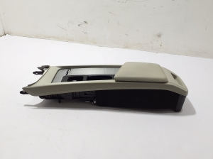 VOLVO XC60 (2017–2026) Keskkonsool 32260646 - 2
