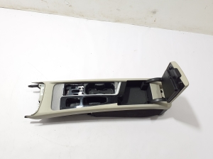 VOLVO XC60 (2017–2026) Keskkonsool 32260646 - 4