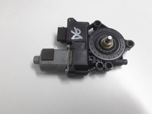 Kia Sorento (2009–2014) Rear side door window regulator motor 834602P010 - 2
