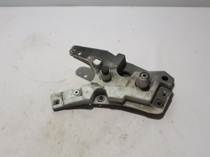 VOLVO XC60 (2017–2026) Front fender bracket 32288929 - 4