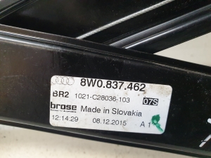 AUDI A4 B9 (2015–2026) Priekšējo durvju logu pacēlājs un tā daļas 8W0837462 - 4