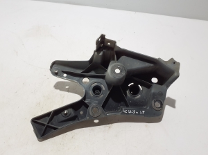 VOLVO XC60 (2017–2026) Front fender bracket 32288928 - 3