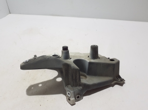 VOLVO XC60 (2017–2026) Front fender bracket 32288928 - 4