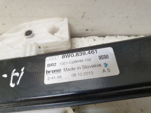 AUDI A4 B9 (2015–2026) Aizmugurējo durvju logu pacēlājs 8W0839461 - 3