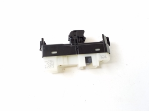 LEXUS GS (2005–2011) Priekšējo durvju stikla slēdzis 8403030110 - 2