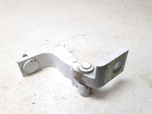 AUDI A4 B9 (2015–2026) Esiukse ülemine hing 8W5831403A - 3