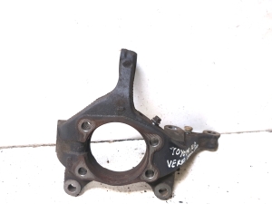TOYOTA Verso (2009–2017) Front hub stump without bearing - 2