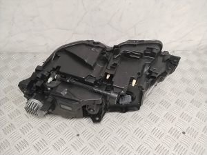 VOLVO S90 (2016–2026) Esituli 31689196 - 4