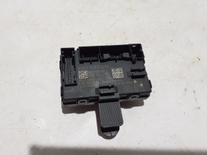   Boîtier de commande de porte avant  - 8W0959593M 