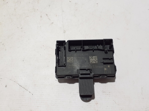   Boîtier de commande de porte avant  - 8W0959592M 