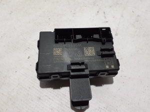   Boîtier de commande des portes arrière  - 8W0959595M 