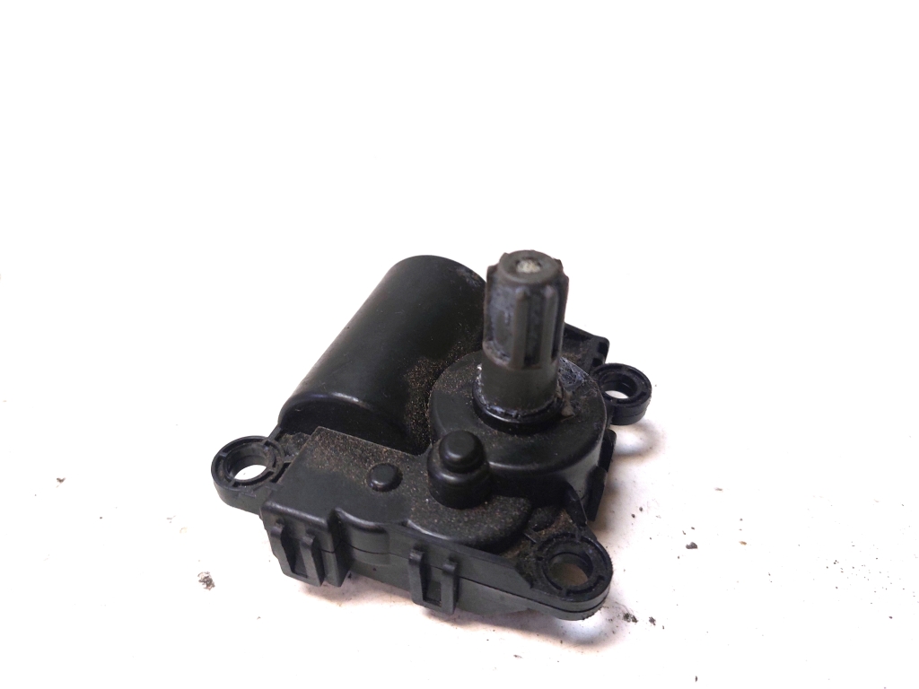 Kia Sportage (2010–2016) Salongi soojenduse klapi mootor D332JY9AA05