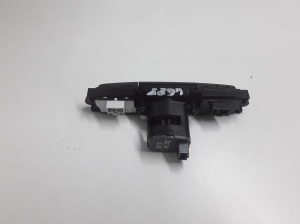 Kia Sorento (2009–2014) Heated seat switch 933402P005 - 2