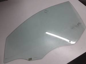 Kia Sorento (2009–2014) Priekšējo durvju stikls 824112P001 - 2