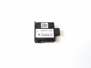 Jeep Grand Cherokee WK2 (2010–2026) USB port 68145567AA - 3