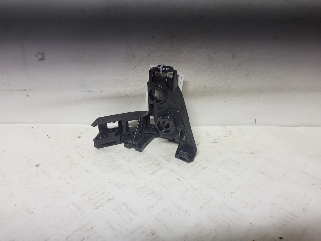 Volkswagen Golf VII (2012–2026) Rear bumper bracket 5G6807393 Volkswagen Golf VII (2012–2026) Rear bumper bracket 5G6807393