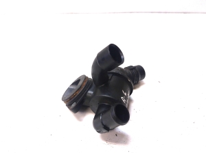 AUDI A6 C7 (2011–2018) Kühlmittelthermostat 03L121111AD - 2