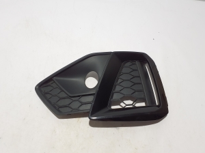   Grille inférieure de pare-chocs avant  - 8W0807682AM 