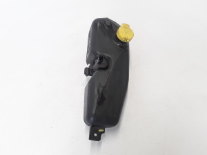  Windscreen washer tank front 