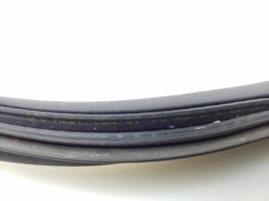  Trunk sealing rubber on the body 