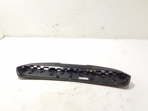 AUDI A4 B9 (2015–2026) Becquet de hayon 8W9827933B - 2