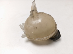 Opel Corsa F (2019–2026) Coolant reservoir 9824198680 - 5