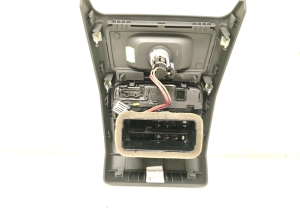 AUDI A4 B9 (2015–2026) Salongi konsooli muu osa 8W0864376 - 3