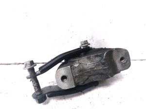 VOLVO XC70 (2007–2016) Engine mount 8070M18 - 2