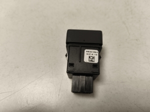 AUDI A4 B9 (2015–2026) Hazard light switch 8W0941509A - 3