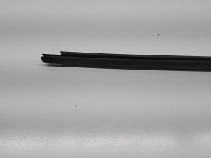 Skoda Citigo (2011–2026) Priekšējo durvju stikla ārējā līste 1S3837478B - 3