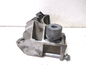 VOLVO XC70 (2007–2016) Engine bracket 30681951 - 2