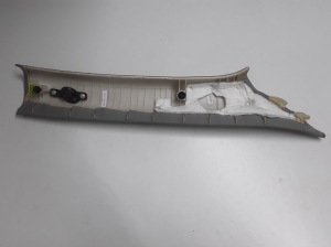 Kia Sorento (2009–2014) Esipiilari siseviimistlus 858102P200 - 4