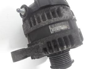 Kia Sorento (2009–2014) Alternator 373002F200 - 2